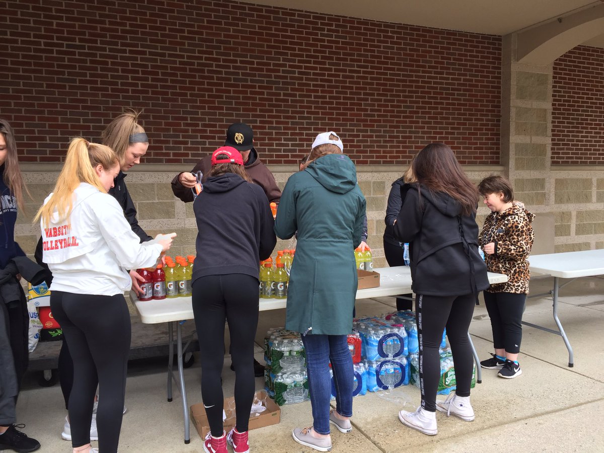 This is how Whitman Hanson students spend their Saturday mornings! Helping to set up for Best Buddies! So grateful ❤️<a href="/DrCSJones/">Christopher Jones</a> <a href="/WHbestbuddies/">W-H Best Buddies</a> <a href="/WH_Super/">Jeff Szymaniak</a> <a href="/Mathisen_WHRSD/">Lauren Mathisen</a> @DrSemas @gmferrojr #WHPantherPride <a href="/MsButeau_WH/">MsButeau_WH</a> @DebKeeman