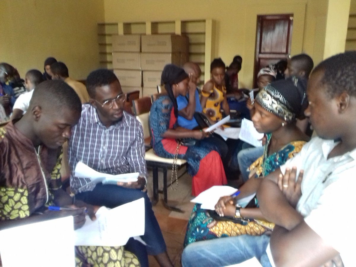 Traveler_GN's tweet photo. Travaux de groupe en "#Remue_méninges" ou #brainstorming avec #CITACT
#InvestirEnNous @CITACT @224TwiitterUp @villageois2_0 @cecoje_labe #Entreprenuer https://t.co/2G78pS9siz