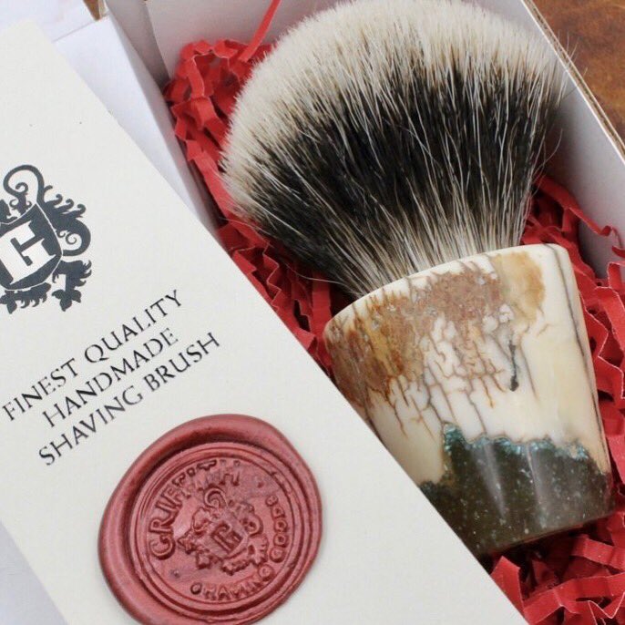 GriffithShaving's tweet photo. #24 Artist Series shaving brush. Variations in the mammoth tusk provide an opportunity to add some turquoise https://t.co/APoThYnnue
#traditionalshaving #madeinnewengland #mammoth #tusk #ivory #shavingbrush #resin #turquoise #wetshaving #shavingsoap #rhodymade #grablifebythetusk https://t.co/RMlReYlrsC