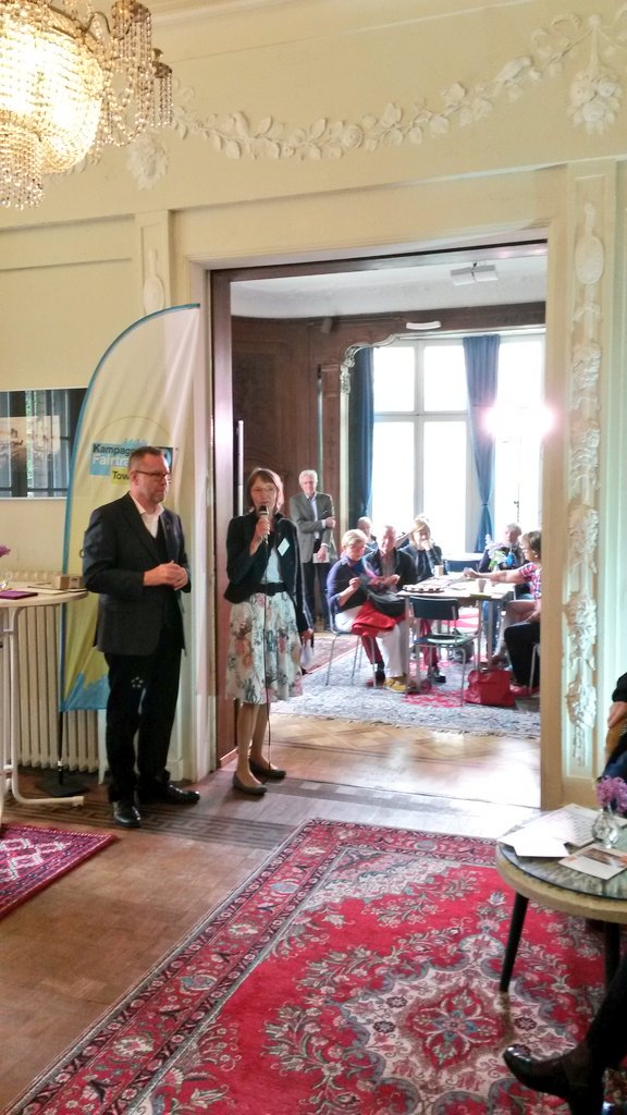 GrueneBVVCW's tweet photo. Heute beim 8. Fairen Frühstück der #FairTrade Town Charlottenburg-Wilmersdorf in der #Ulme35 in Westend. Nach der Begrüßung durch Bezirksbürgermeister Naumann, @Berlin_Westend &amp; Judith Siller gab es eine faire Modenschau. Faire Kleidung gibt es u.a. im Weltladen "A Janela". https://t.co/JCjGvlazL7
