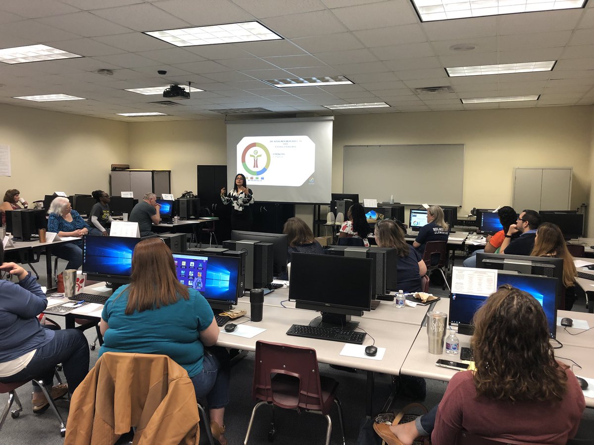 Spending this beautiful Saturday morning with @DrMercadoPhD — She’s working with our <a href="/AliefISD/">Alief ISD</a> Digital Learning PD facilitators to build capacity and help them grow as facilitators by becoming more aware of our #eColors #aliefmission #alieftech