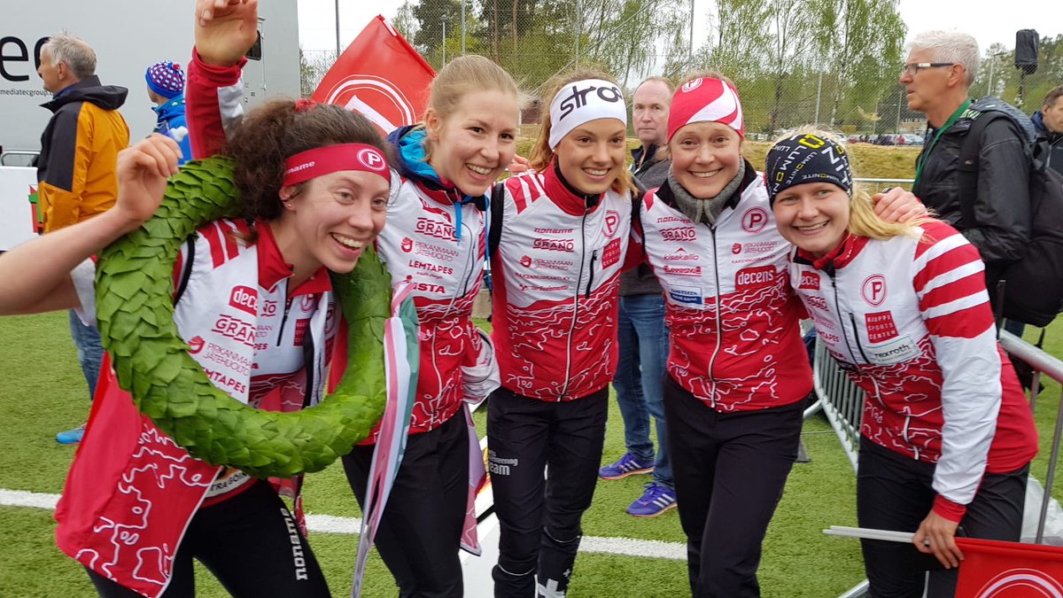 THE team of today! @lottakarhola, <a href="/amfincke/">Anni-Maija Fincke</a>, Simona Aebersold, @sailakinni and @venlani
#suunnistus #orienteering #orientering #10mila2019 #pyrintö #munseura #10mila