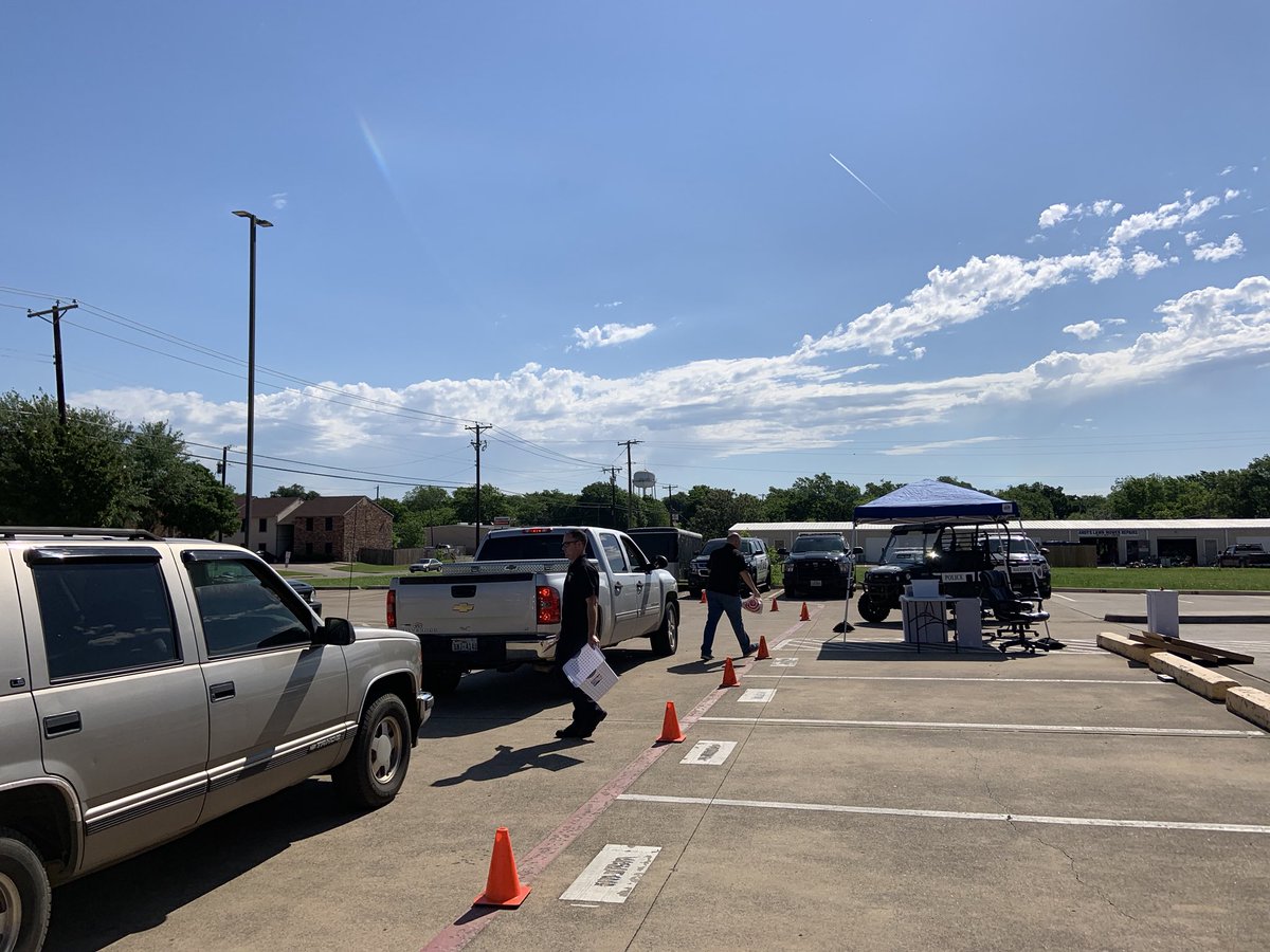 HealthyKidsC4CH's tweet photo. Beautiful day for Safe Disposal at Haltom City PD, collecting expired meds for NATIONAL #MEDTAKEBACK DAY. https://t.co/ClGXqg4q9s