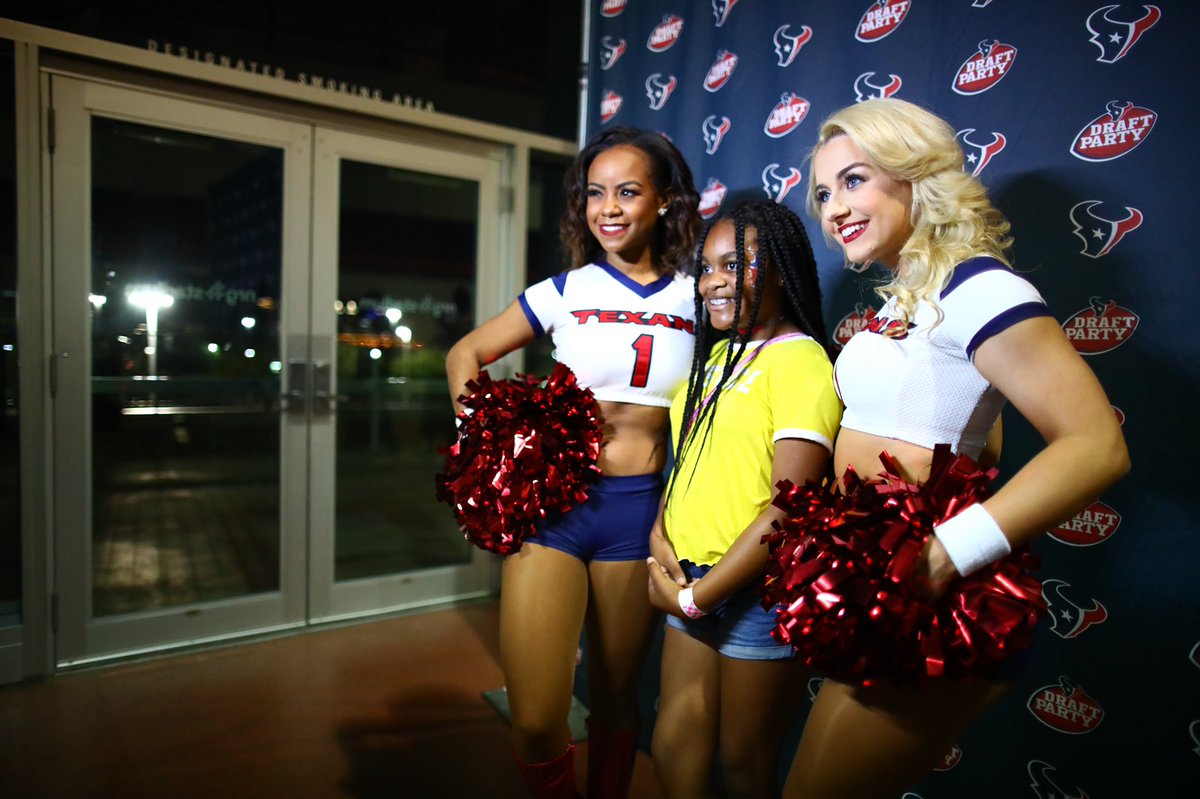 TexansCheer's tweet photo. Best part of #TexansDraftParty⁉️ The fans‼️ https://t.co/hVNybRCEzx