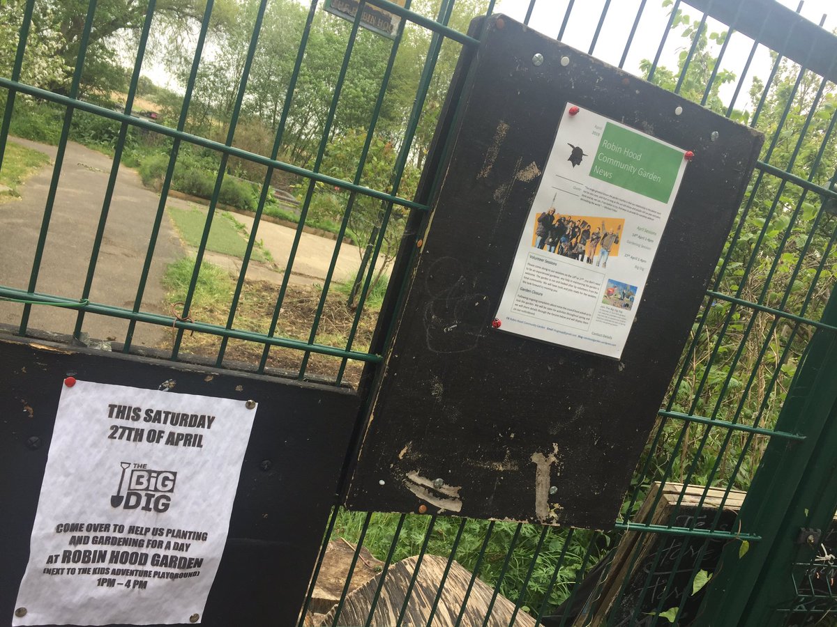 Having a great day <a href="/HoodGarden/">Robin Hood Garden</a> in Clapton, sowing seeds and clearing a huge area, thanks for taking part in #BigDig2019