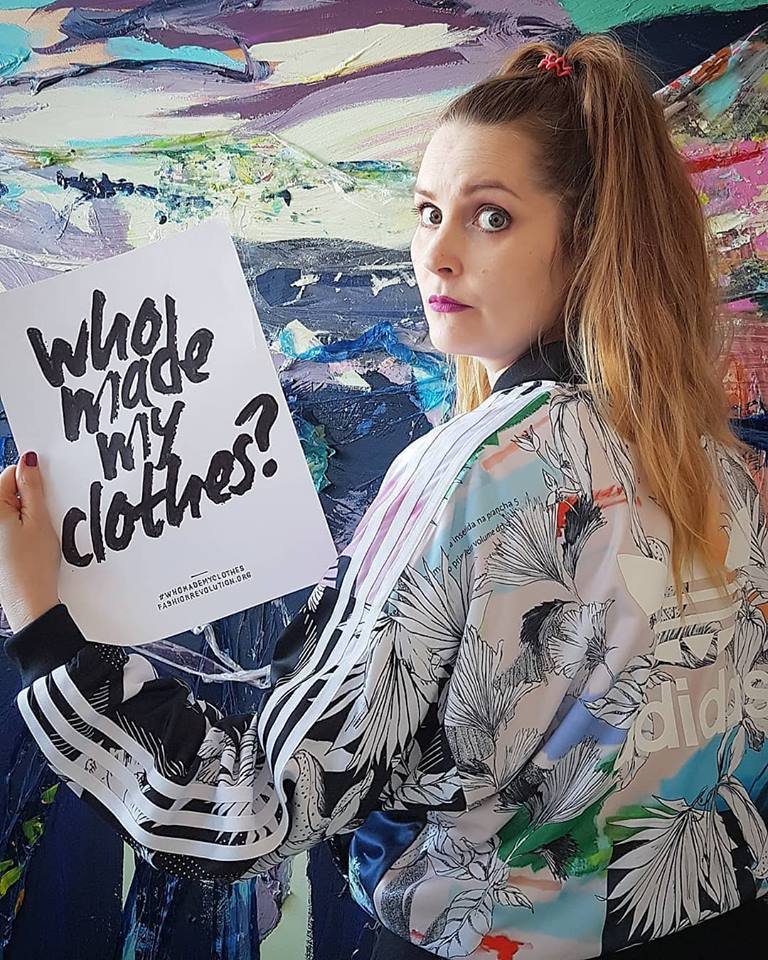Fash_Rev_Finl's tweet photo. Oletko jo kysynyt lempivaatemerkiltäsi #whomademyclothes? Kysy ja tule mukaan tekemään vaateteollisuudesta reilumpaa sekä työntekijöille että luonnolle 🌿#vaatevallankumous #FashionRevolution 

📷: @emmikallioartist https://t.co/t1grzJRIlv