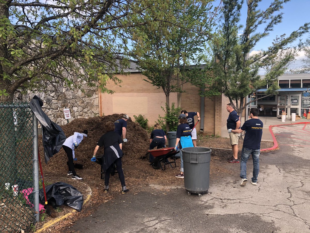 JasonRoth89's tweet photo. Great morning at @HelpKCKids Thornberry Club with dozens of @AllstateWC friends getting some work done! #bringoutthegood #helpkckids @ModernAdvisors https://t.co/nxRjDGqLWS
