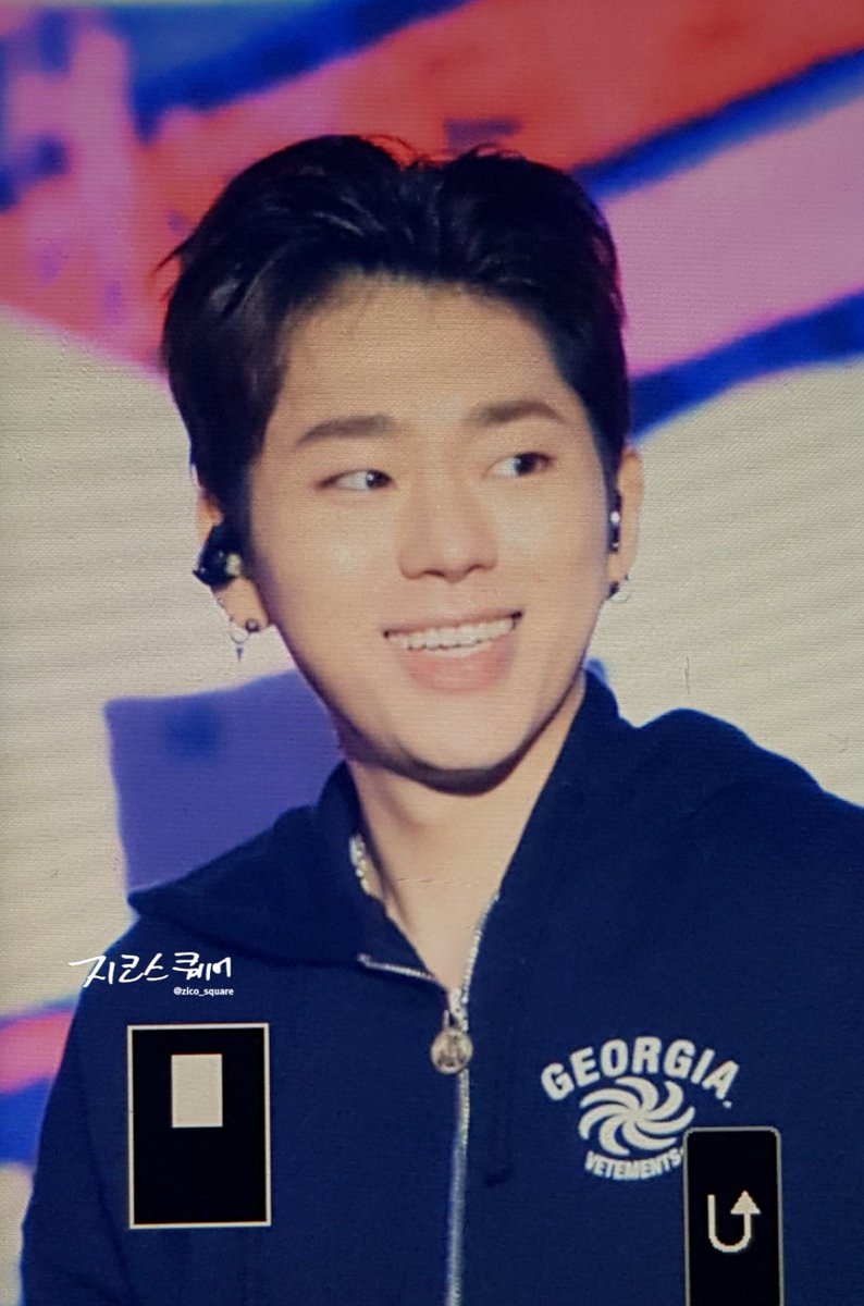 Zico_Square's tweet photo. [preview] 190427 #지코 #zico #우지호 #지아코 #KOZ #힙플페 #hiphopfestival 
@ZICO92 3000만큼 사랑해..❤ https://t.co/FF0o0XX2J6