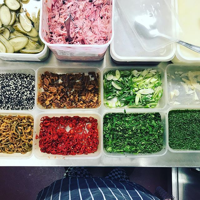 Smithys_Shack's tweet photo. All about the garnish, got garnish for days .
.
.
#chefs #chefslife #freshfood #localingredients #local #truecooks #smithysshack #chefsofinstagram  #suffolk #foodtruck #streetfood #foodstagram #instachef #instafood #foodporn #burystedmunds #foodblogger #… https://t.co/1BVmyKzTbP https://t.co/F5XIjPsLUi