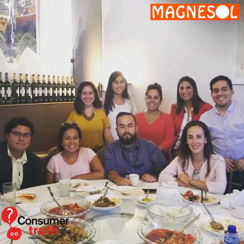 consumer_truth's tweet photo. Cuando trabajas en lo que amas, aprendes y la pasas bien.. Gracias #VidaSol #Magnesol #DrPerezAlbela 😊 #ConsumerTruth #Insights #EstrategiasConCalle https://t.co/ruehnaQmBU