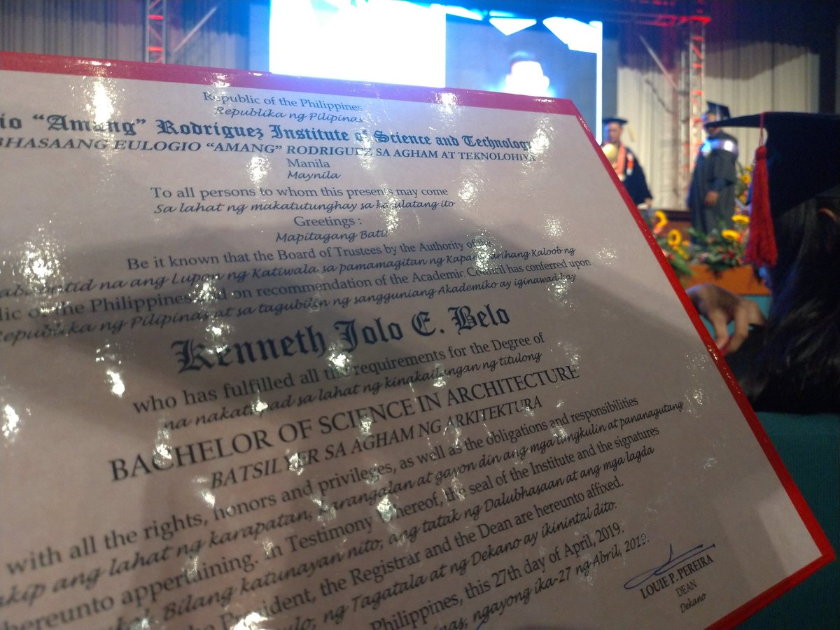 rquitect_belo's tweet photo. Graduation day π©βπππ
#Degreeholder
#BSArchitecture https://t.co/sHRZq6Cd7D