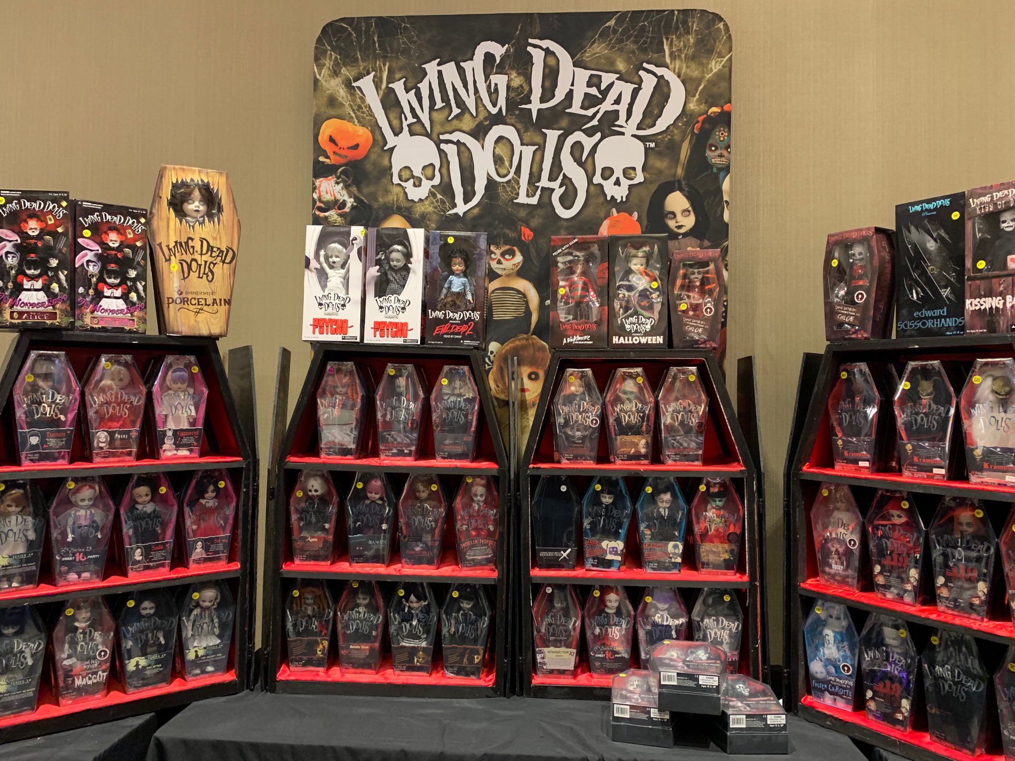 Living Dead Dolls on X Living Dead Dolls at Chiller Theatre in NJ. Come spend the weekend with us. livingdeaddolls chillertheatre https t RJ6PosUmDm X
