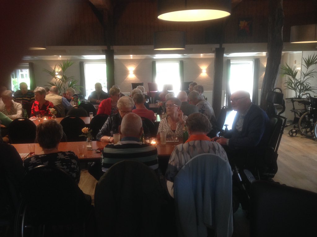 Velen genieten van de Konings Bingo in erve Kampboer. Ook dat is de AVG Geesteren.