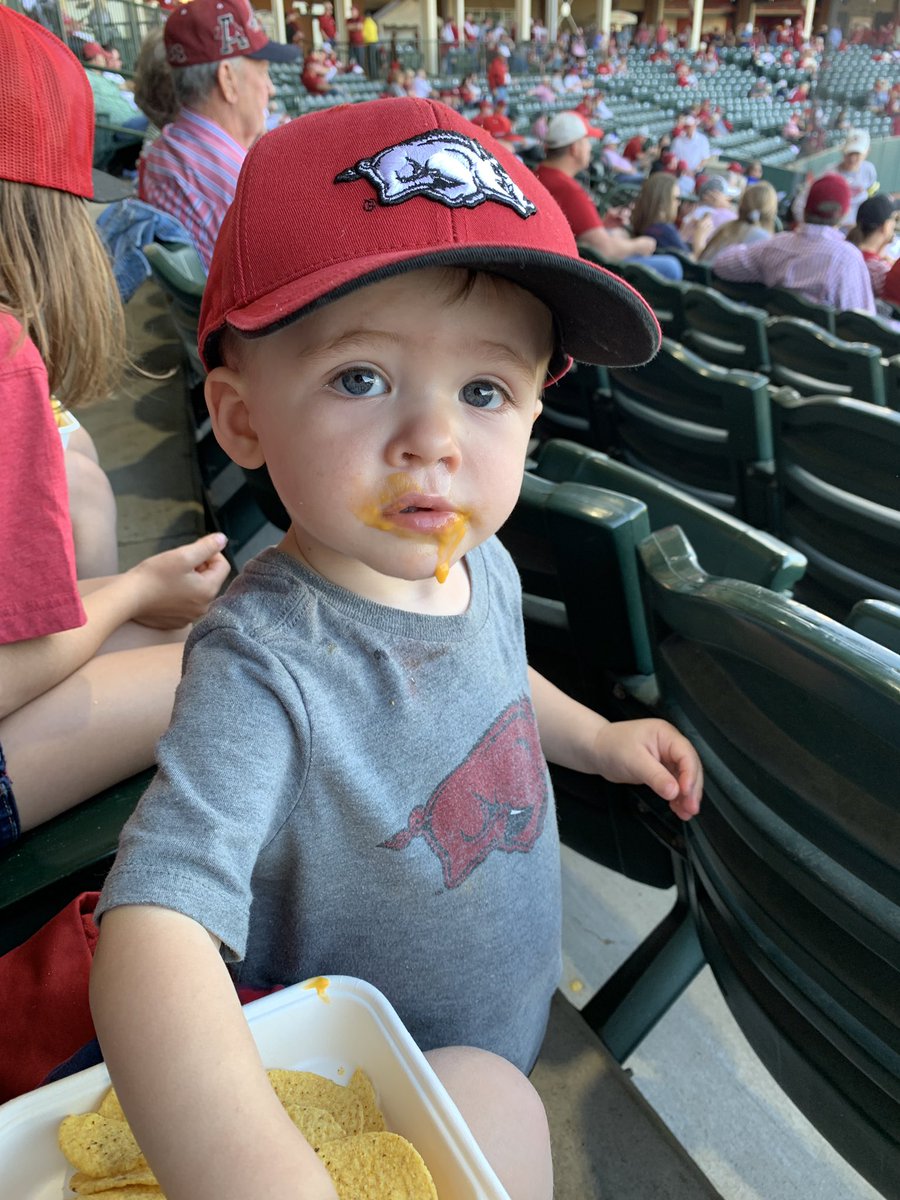 AnnMomographer's tweet photo. What Hudson loves most about being a hog fan, is the mascots and concessions! #typicalboy #ThisIsBaseBall #OmaHogs @Ribby_UA @SpiritSquadsUA @RazorbackBSB https://t.co/ncTO1jqcZj
