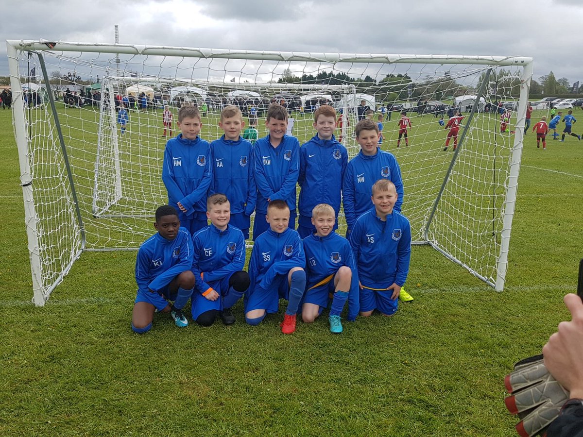 Great start to the tournament for @HeatonHawksJFC U10 @btpromotionsltd. With the lads going undefeated on day 1 with 2 wins and a draw. #upthehawks #hawksontour