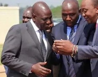 otachi_otachi's tweet image. #China to Kenya; 

"We can't give you a LOAN to build SGR that you will come to uproot later in Kisumu." 
He later advised Raila to go and bet on @SportPesa Mega Jackpot and forget about Chinese billions.
~Chinese President to Raila.
@kipmurkomen; 😂😂😂
#JonathanMoiSendOff