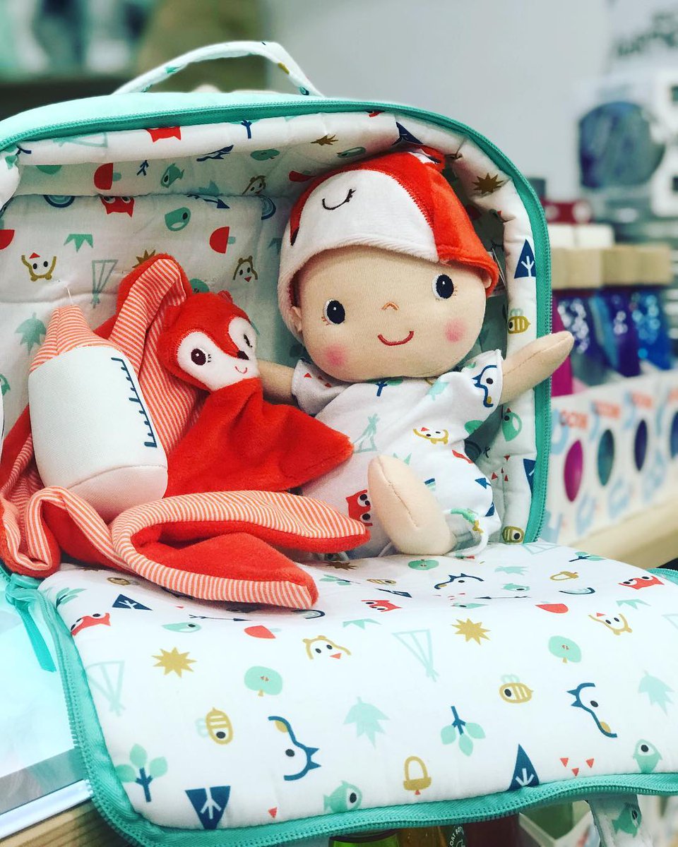 CoolkidLpa's tweet photo. Novedades que nos llegan, este maletín para transportar al bebe con sus enseres es de lo más 🔝ven y conoce los productos de esta marca, os va a enamorar😍#juguetesdeimitacion #juguetesdetela #kids #tiendasbonitas #tiendasmolonas #laspalmasdegrancanaria #grancanaria ☎️928 589 215 https://t.co/XacqwSat6i