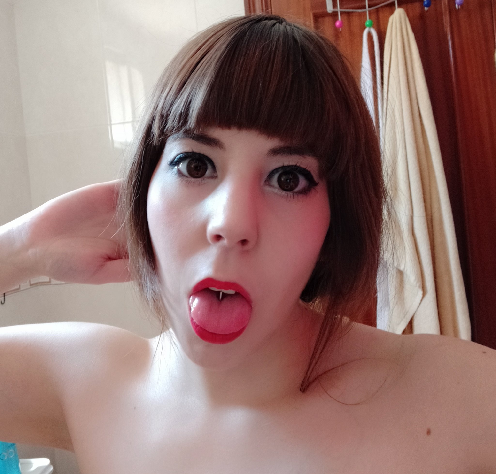 1 pic. Me he vuelto a cortar el flequillo Sorry not sorry https://t.co/6VV2GALAsv