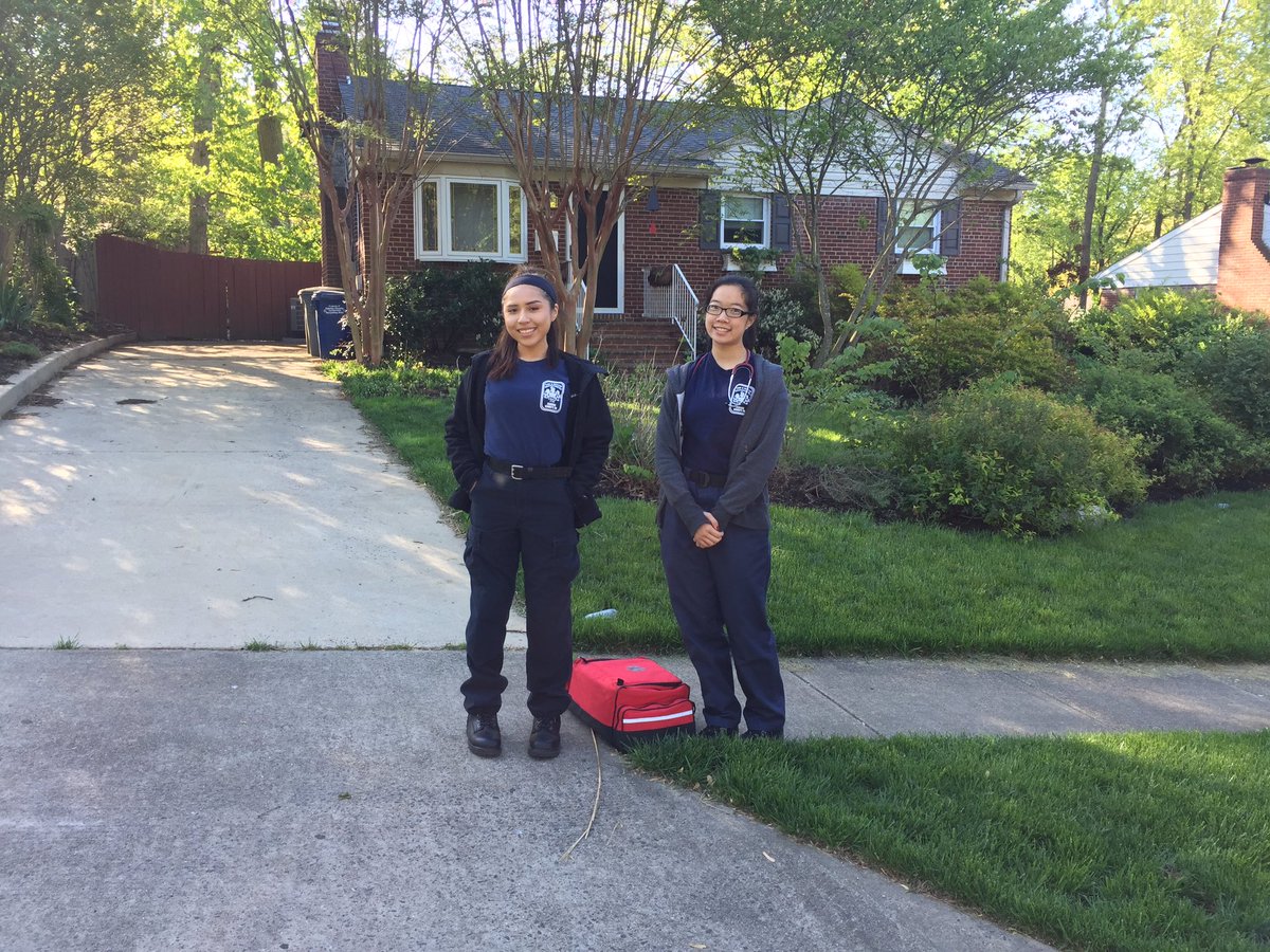 Ms. Kelly’s EMT students from <a href="/fcacad/">Falls Church Academy</a> volunteering at the Jaguar 5K <a href="/FallsChurchHS/">Falls Church HS</a>