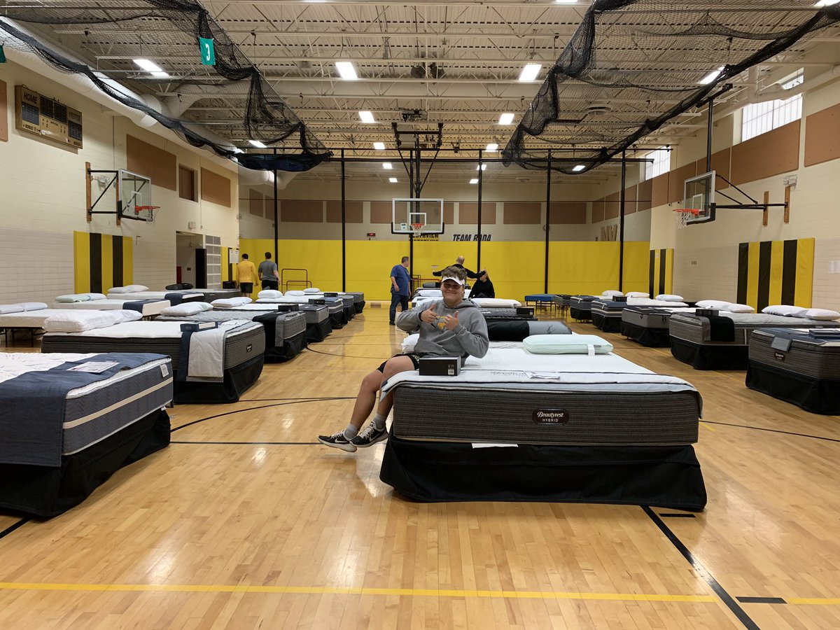 nvwildcatsfb's tweet photo. Come today 10-5pm to our @NviewAthletics Mattress Sale at Northview High School! When buying use a players name to help benefit them! #MATTRESSSALE #EARNEVERYTHING https://t.co/em0mC04voM