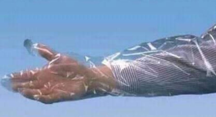 Eu cumprimentando um fã chato de Naruto