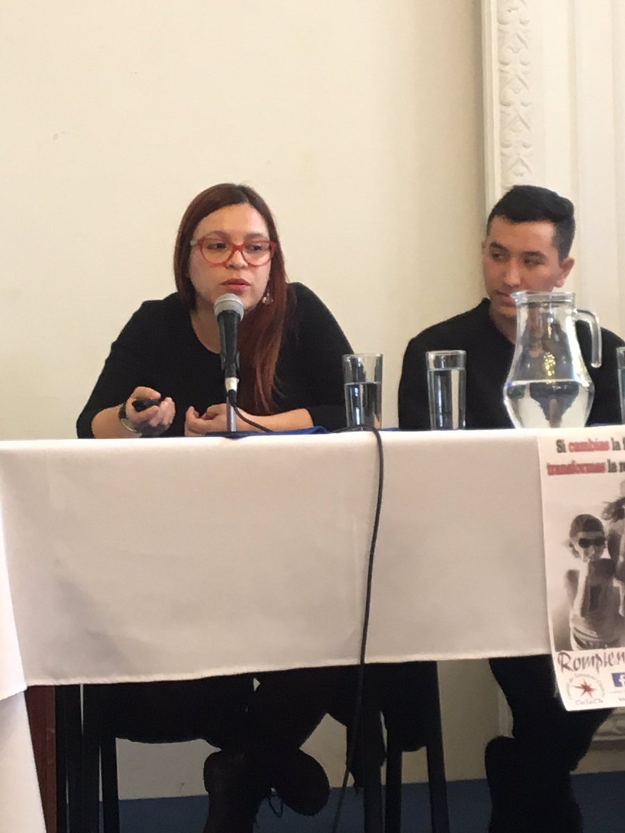 C_CoSeCh's tweet photo. Primera mesa: Elizabeth Llanquinao profesora d filosofía del #INBA expone por Red de docentes feminista @redofem y Axel y Sandro estudiantes y activistas de la Secretaría de Masculinidades y sexualidad #SEMASEX INBA #CurriculumOculto y el sexismo oculto en las prácticas escolares https://t.co/AQ6m7bkeQC