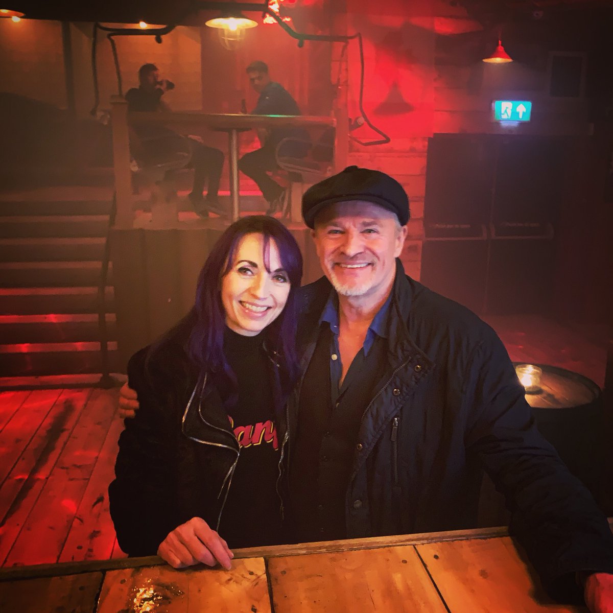 Lovely meeting &amp; chatting with  @BobbyDavro1 in <a href="/BanffSouthport/">BANFF SOUTHPORT</a> last night, top guy. Thank you for calling in and having a drink with us. #banffsouthport #bobbydavro #PeterPanOnTour #southporttheatre