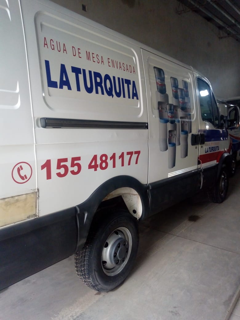 FcSuricata's tweet photo. Ya está el micro, acompañado de su Sponsor, en las instalaciones del club para llevar a los jugadores a la cancha donde se va a disputar el partido 🏆🚐
Es HOY SURI !! ⚽ https://t.co/PVNFx2bXBH