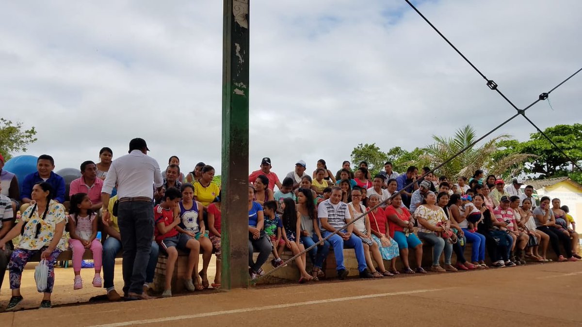 FuerzaAereaCol's tweet photo. Los vichadenses del municipio de Cumaribo se encuentran listos y preparados para el inicio su gran Jornada de Apoyo al Desarrollo #JAD , liderada por la @FuerzaAereaCol #GAORI #FTCARES con apoyo de 
@GoberVichada @Cine_Colombia @COL_EJERCITO @PoliciaColombia https://t.co/XbmwJ2lsGW