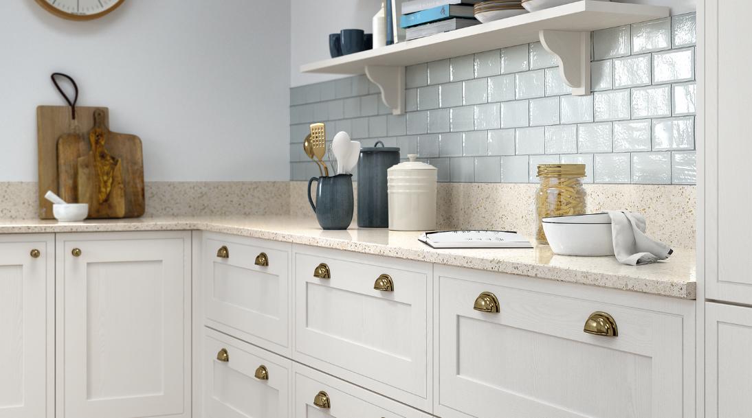 Our #SaturdayShoutout goes to this spiffing @BurbidgeKitchen kitchen! 😍 The Chartwell in Painted Bone masterfully delivers a luxurious finish with a traditional shaker style cabinet 💛🙌 #Salisbury #Proudsuppliers