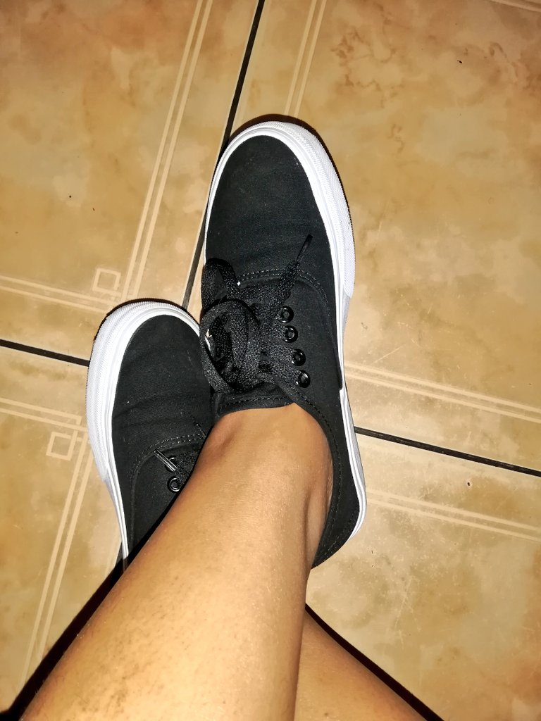 StyledByJay_1's tweet photo. Relaxed home in my cute vans.
Cop your pair too 👌😍
#TakeAP30Home
#GirlTalkZA
#FreedomDay https://t.co/URIdArXR6C