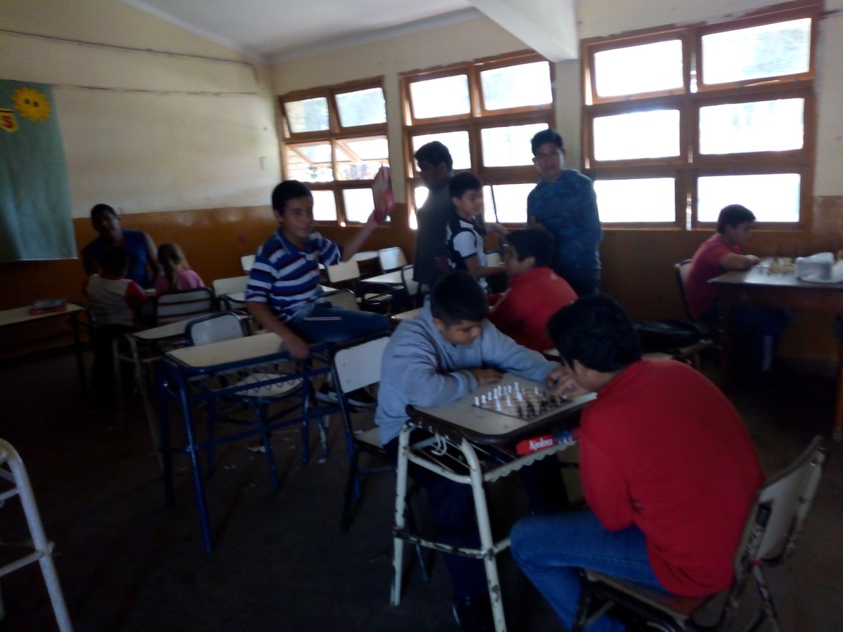 DJsramillo's tweet photo. Alumnos del CAI N 11 Un Nuevo Sol de la Escuela Virgen de Luján. Practicando Ajedrez para participar en pichanal el día sábado 4 de Mayo. @DiegoFe50719807 @UrtubeyJM @fguillesaavedra @larubita70 @patriciapinasco @RangeonMartin https://t.co/fnZKmx5p3X