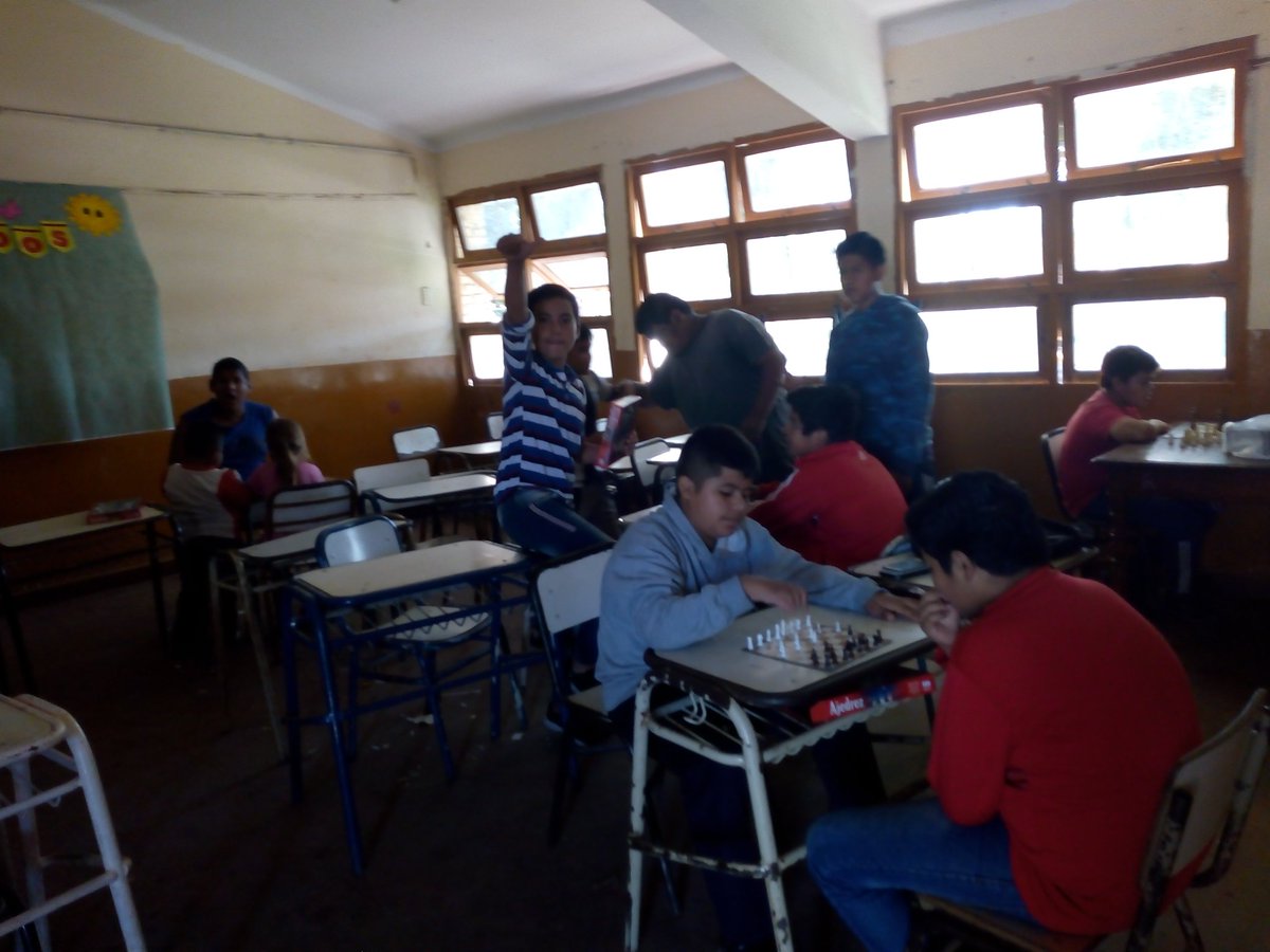DJsramillo's tweet photo. Alumnos del CAI N 11 Un Nuevo Sol de la Escuela Virgen de Luján. Practicando Ajedrez para participar en pichanal el día sábado 4 de Mayo. @DiegoFe50719807 @UrtubeyJM @fguillesaavedra @larubita70 @patriciapinasco @RangeonMartin https://t.co/fnZKmx5p3X