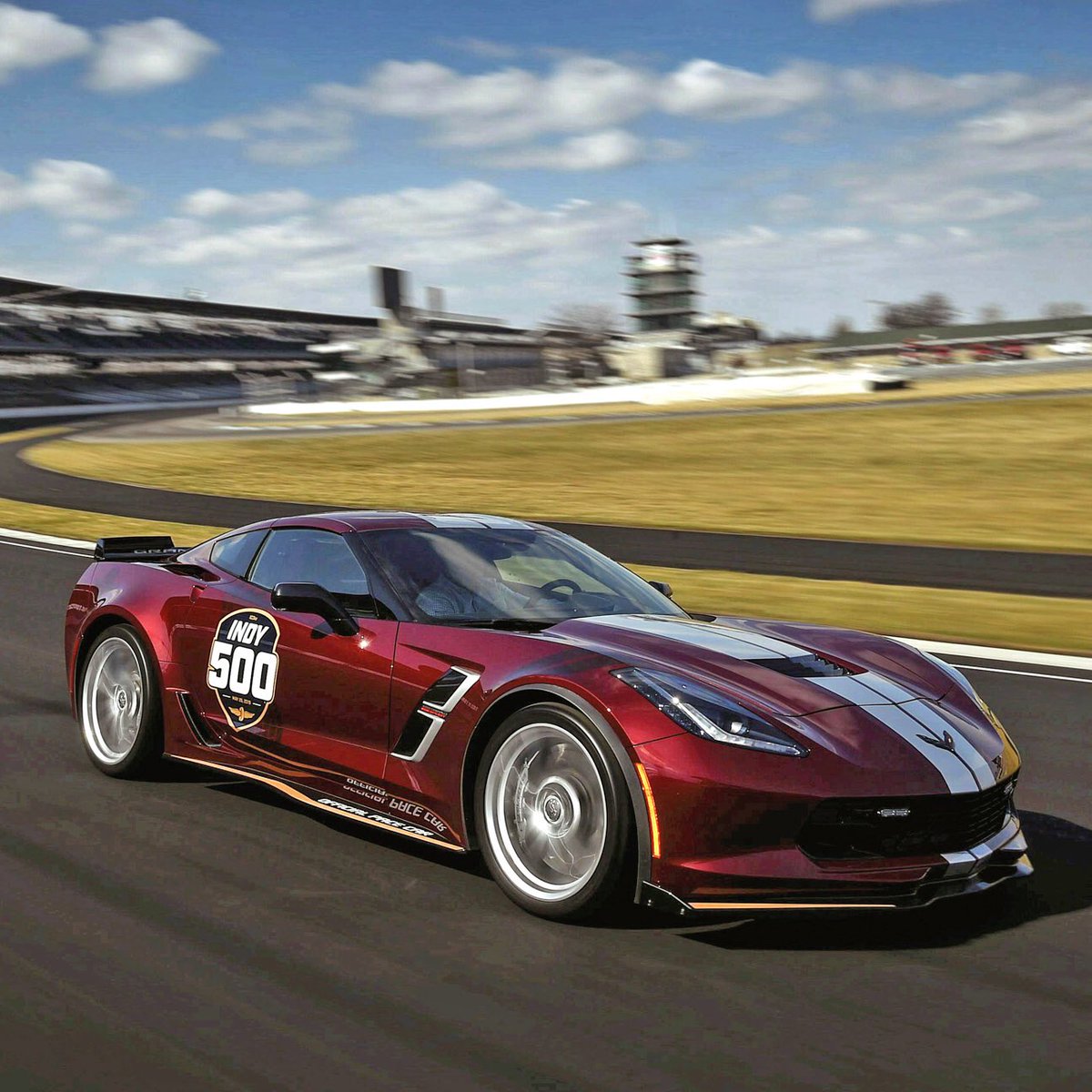 ArizonaDriver's tweet photo. As a high-profile swan song before the #midengine #C8 2020 Corvette arrives, the 460-hp #C7 2019 Corvette Grand Sport will be this year's #Indy500 #PaceCar.. #CorvetteGS #GrandSport https://t.co/0saH6WFDJ5