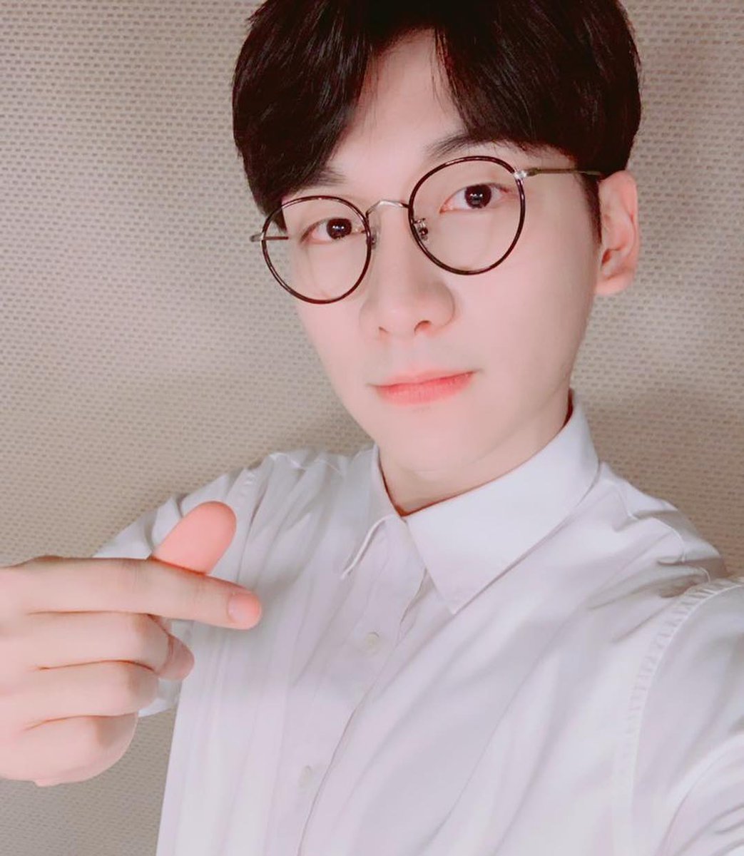 ALLFORVIXX's tweet photo. [INSTAGRAM] 06.04.19

@.vixx_stargram: .
Peça "The Forgotten Town: Donghyuk's Pocha" - Última apresentação
.
Os momentos com HyukJaegu foram presentes
Hyuk-ah fez um bom trabalho até a última apresentação❤️
.
#VIXX #HYUK #HanSanghyuk
#Jaegu🌟

kr-pt. estrela https://t.co/Fg5vKp7obC