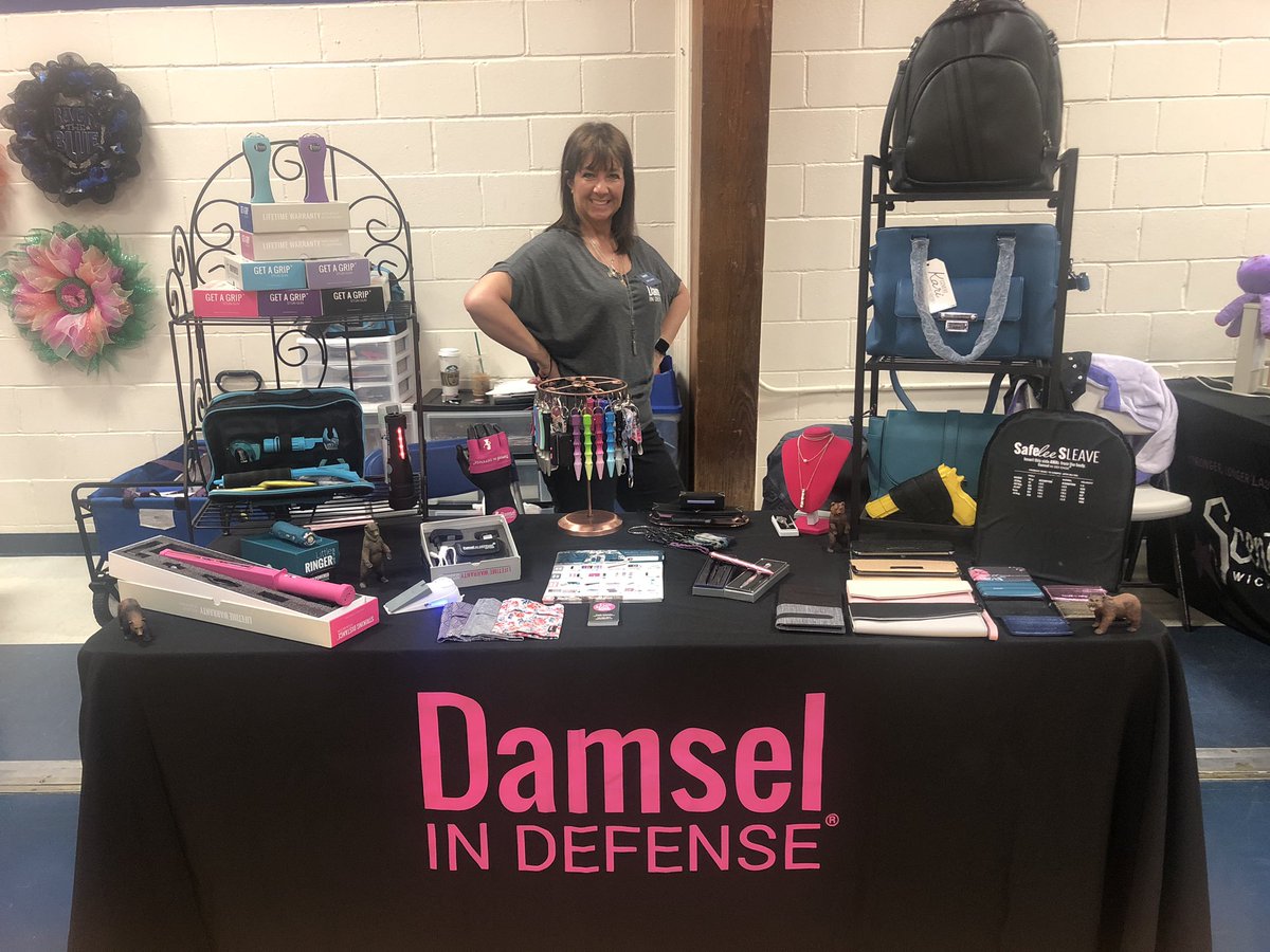 CindySchaefer12's tweet photo. Come see at Valley Park High School from 10-2 today! #mompreneur #joinmyteam #mamabear #damselindefense #safety #imsafe #stungun #pepperspray #rfidwallets #concealedcarry #roadtrip #junkinthetrunk #personalalarms #entrepreneur #newproducts #purse #lifesaver #kubaton #comeseeme https://t.co/S11TABpWPe