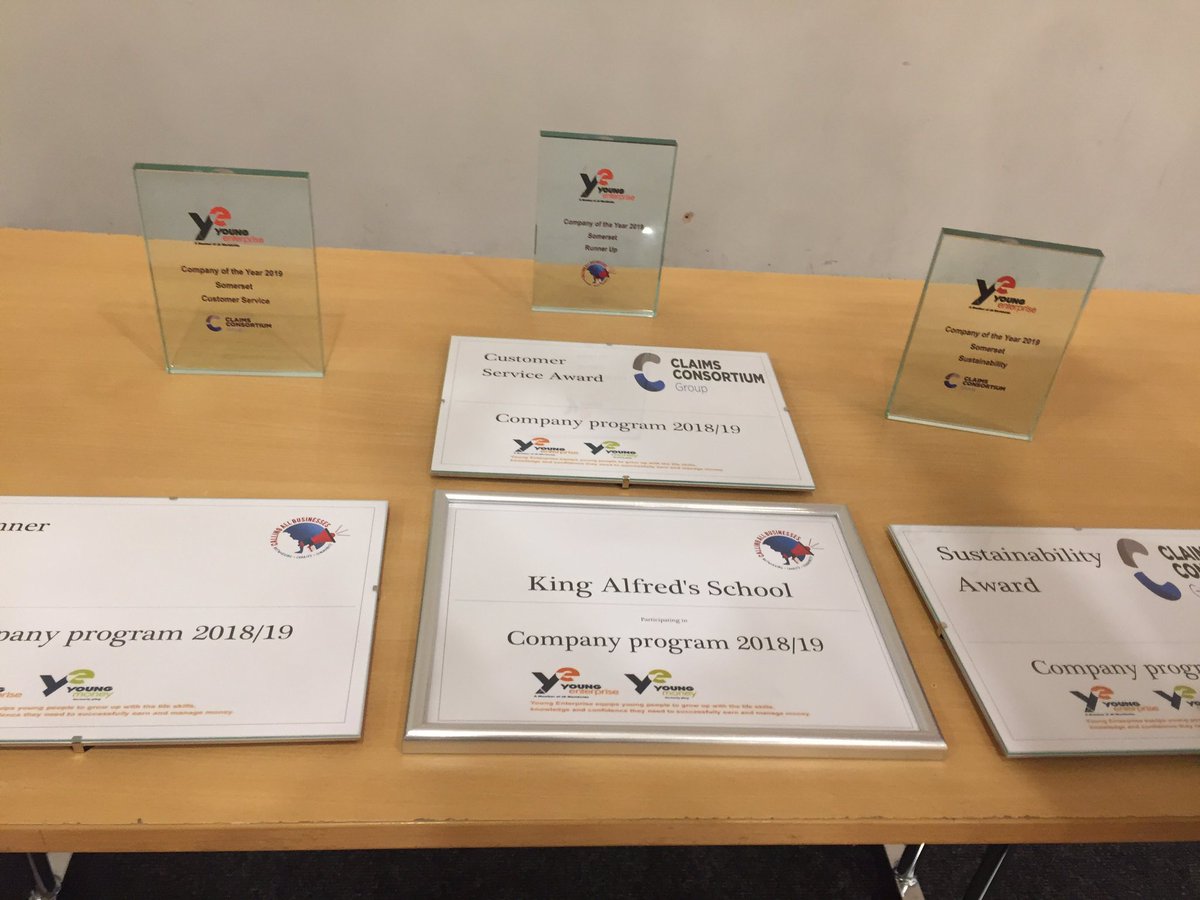 JarOholic's tweet photo. Runner up 2019, Sustainability and Customer Service award in the bag for Somerset! @ye_somerset  @KingAlfs #Jaroholic #YoungEnterprise https://t.co/9zncXBTwCG