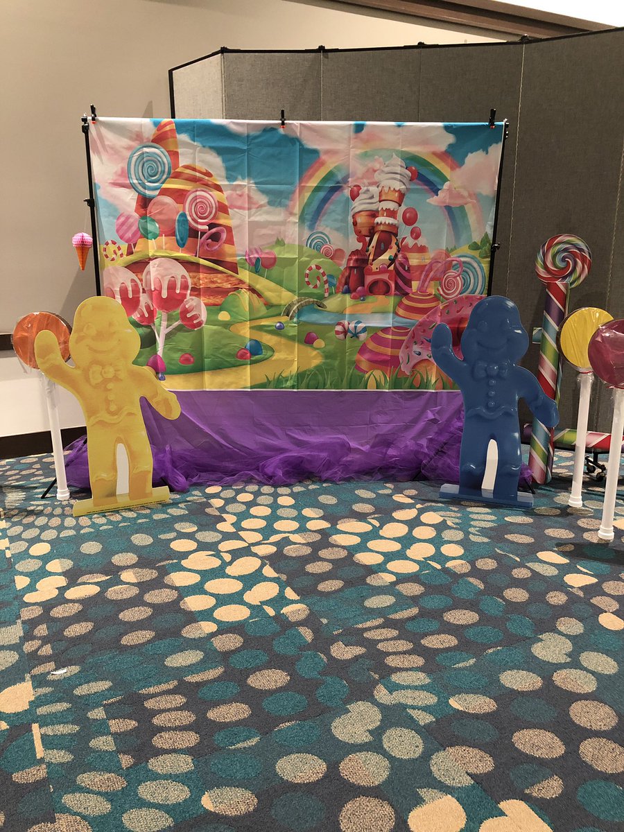 ErinESteffener's tweet photo. Prom 2019 is ready to go!!  #candyland #mepoclassroom https://t.co/7xIupLWdtv