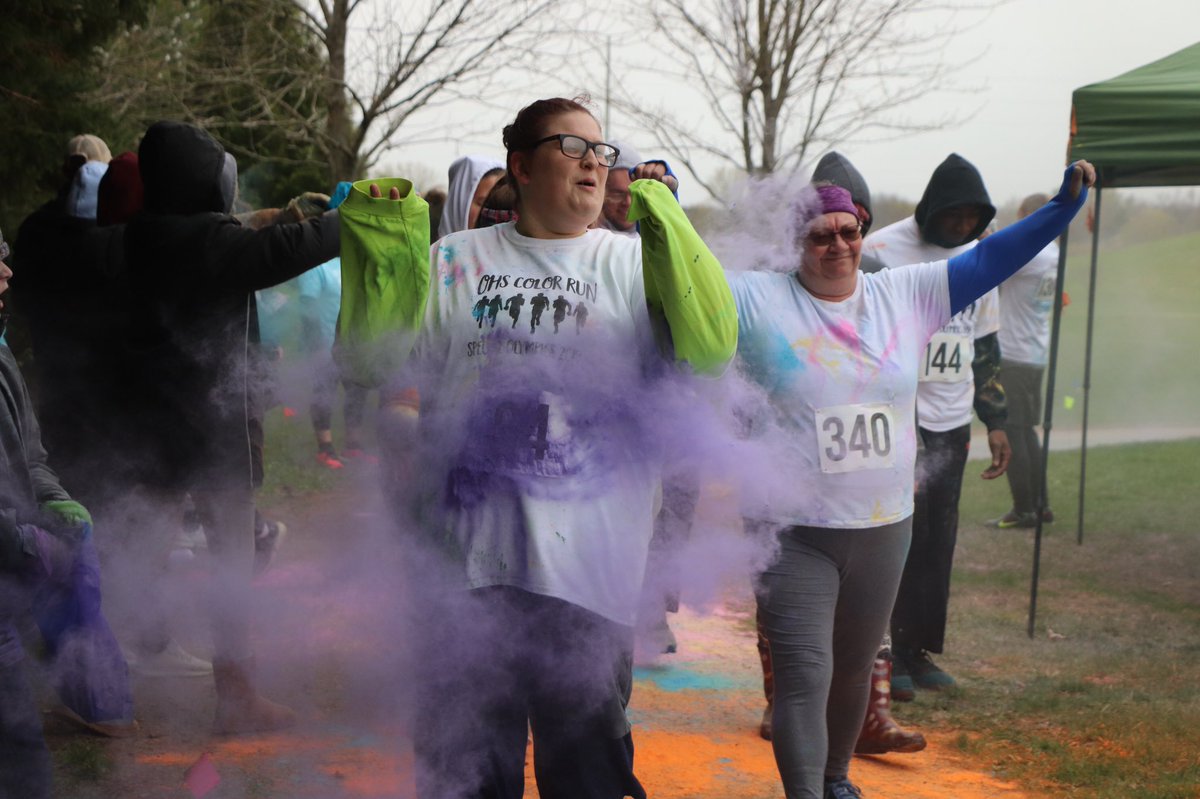 HeidemannEmilie's tweet photo. Cloudy weather and a chance of snow didn’t stop participants of the Oregon High School Color Run from having some fun this morning. #photography #ohscolorrun https://t.co/KvbuN548oW