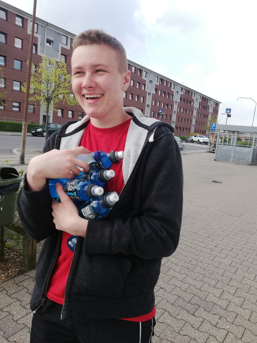 Never seen a top laner more prepared to bootcamp than <a href="/ThromliLol/">Thromli</a>

The guy have been studying #EUMasters closely and is prepared for anything