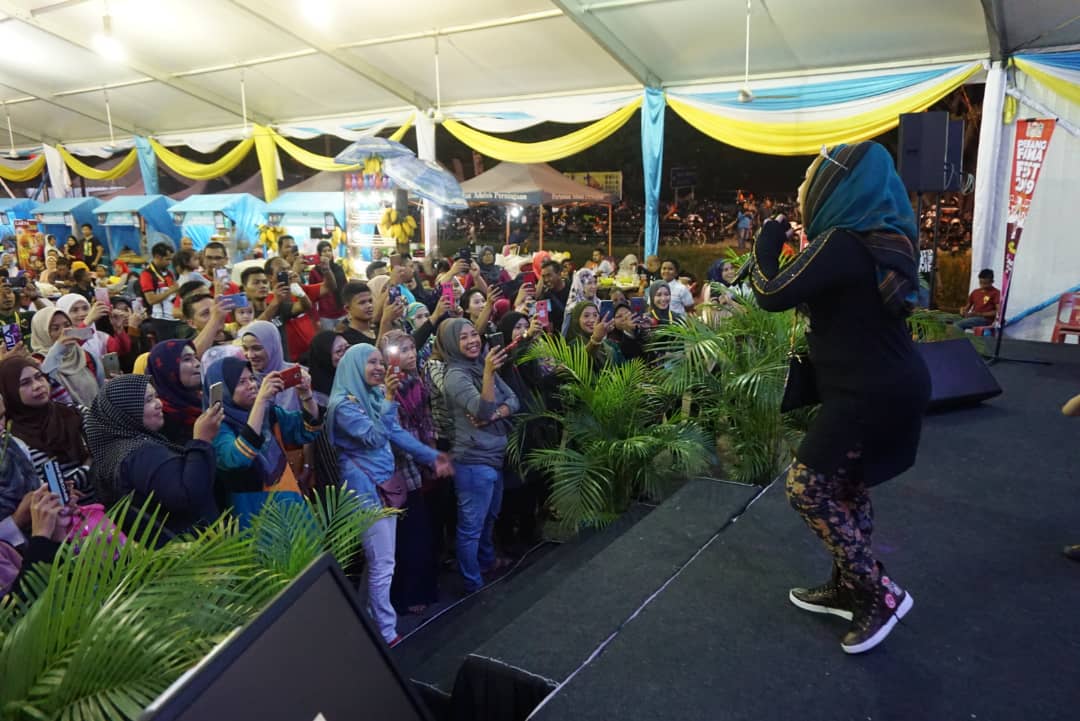 AbOpenang's tweet photo. Penangan #PenangFAMAFest2019 
DSV 2 kali dtg...
Anda bila lagi
Esok last day..
Mai jgn tak mai
@mustahapa 
@FAMA_Malaysia https://t.co/7hEVzq2HzM