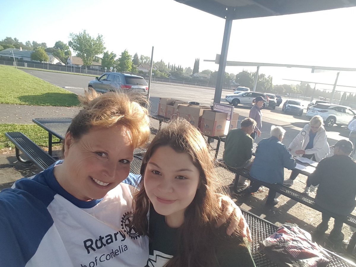 smccabe_o's tweet image. Great way to start the day:  serving our community!  @rhsrodsquad #WhereIsIzzy #ProjectRefresh @Rotary