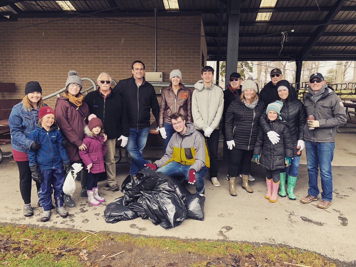 Thanks to all the #volunteers who braved the snow (?!) this morning for our #PitchInKingston event, and thanks #ygk for being such great stewards of the #environment that you made our job today easy!