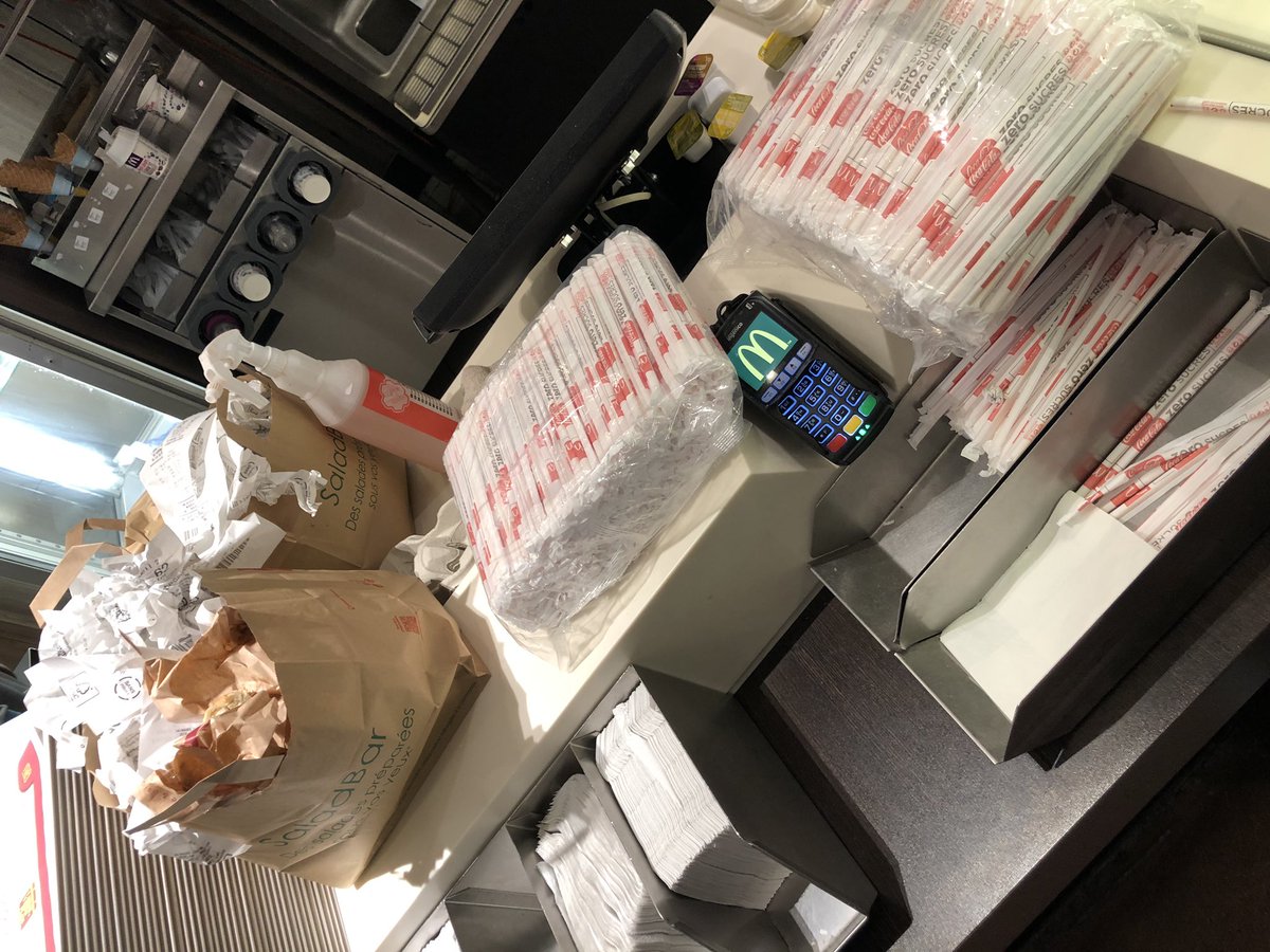 kacihahvane's tweet photo. Accueil chaleureux aux caisses du @McDonalds de La Défense, ça donne envie de (ne plus) revenir :) https://t.co/uOR2Xy4Km9