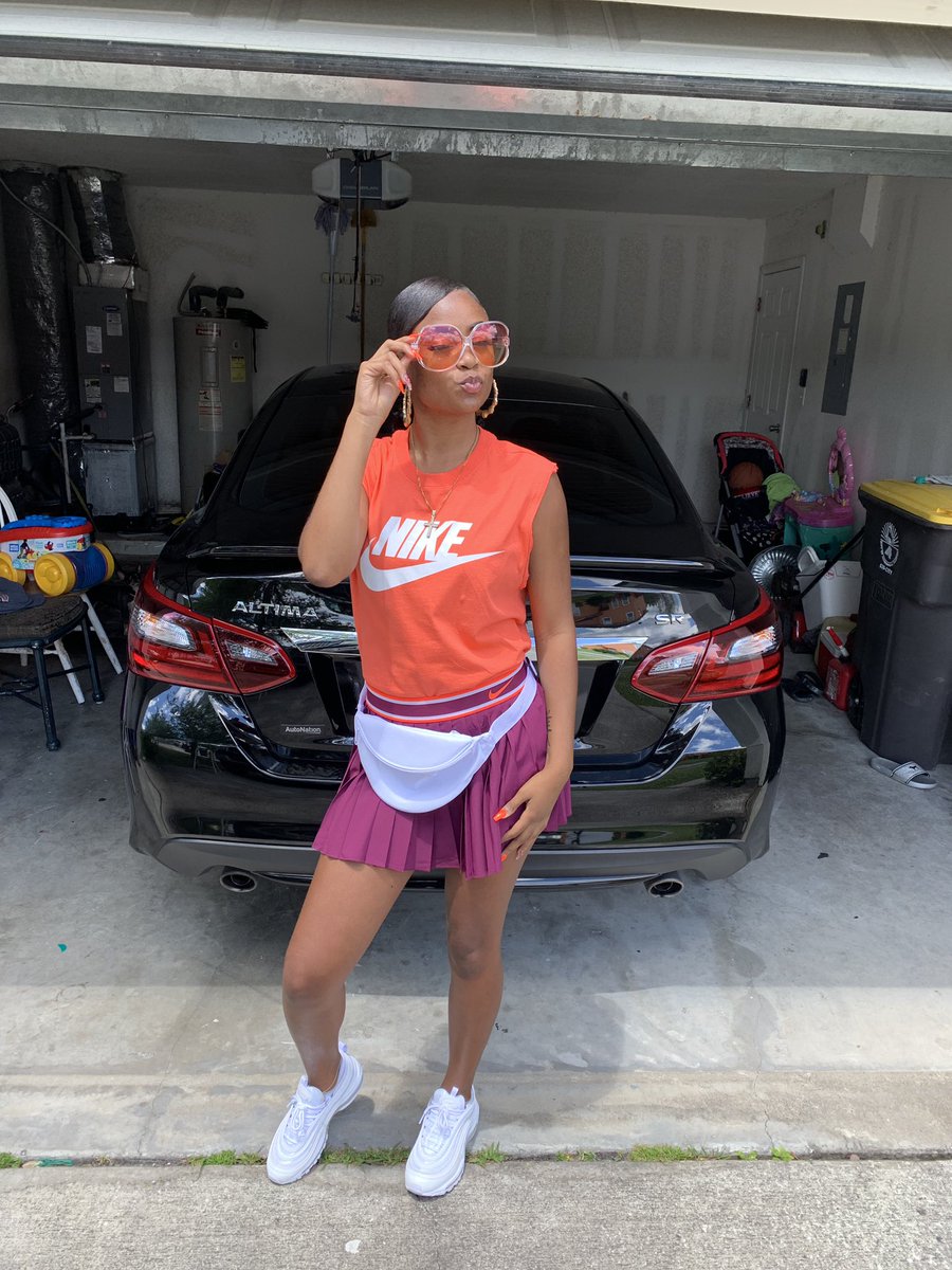 tmhsaysoo's tweet image. oh yeah ... #gradbash2k19 🎢🧡