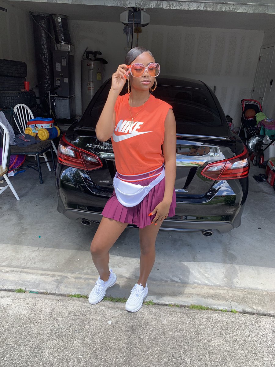 tmhsaysoo's tweet image. oh yeah ... #gradbash2k19 🎢🧡