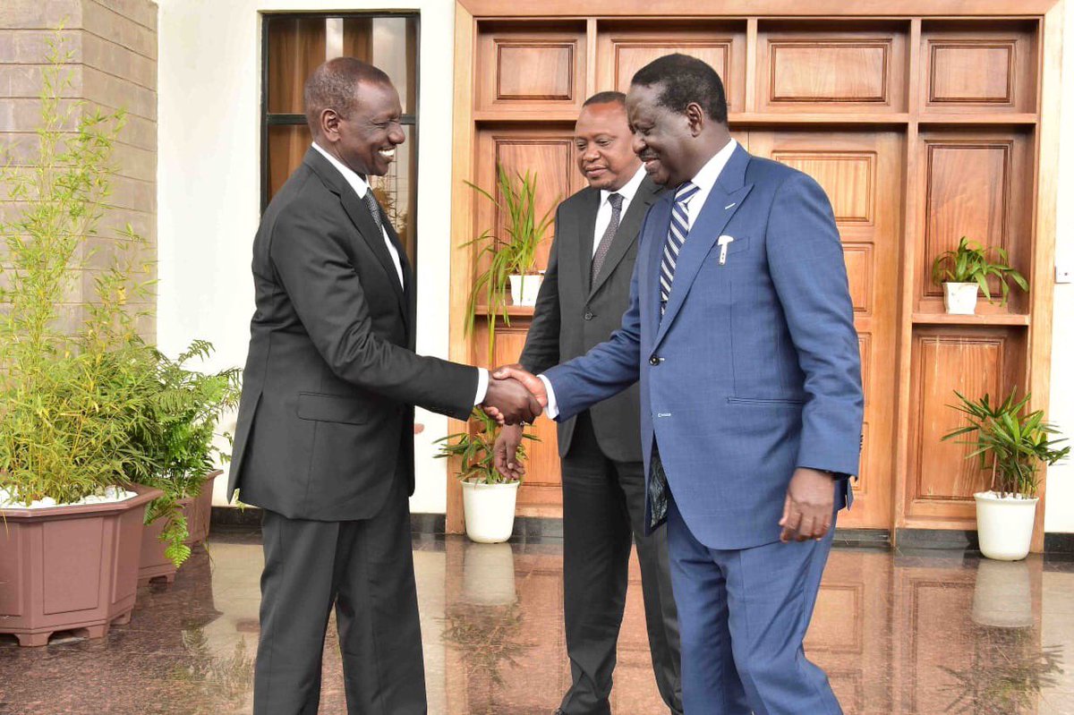 TheeMakau's tweet image. I may personally not like @WilliamsRuto tho’ considering his background he has managed to overcome almost all obstacles &amp;amp;  managed to wine &amp;amp; dine with the Royal families. He may not be your best leader nor presidential candidate but respect the ‘hustler’ #JonathanMoiSendOff