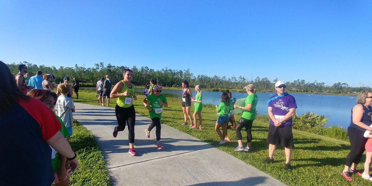 MissJTeaches's tweet photo. Last but not least those wonderful people who gave their time #volunteerlife @MissJTeachesArt @MissBoyerGGE @MissZaranek #CCPSFamily https://t.co/SavTMynzGu