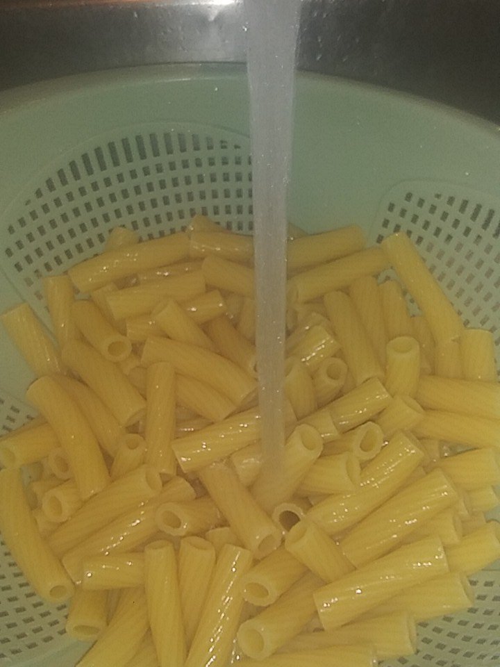 MichaelStringf5's tweet photo. @MarkBird17 @lizziedonny @itsflipjackson @Molly99098410 @MariellenParks @ChaseBoye1 Rinsing The #Ziti #Foodie #PostMaster #LiveWireWild #WeThePeople @MariellenParks @Eva @Molly99098410 @soniarivera858 https://t.co/vy3BcncTjm