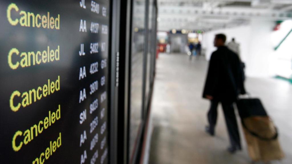 FelizVuelo's tweet photo. Más de 600 vuelos cancelados tras inusual nevada en Chicago hoy sábado 27.
Los aeropuertos que brindan servicio a la ciudad se han visto afectados por las condiciones del tiempo que impactaron a Chicago y el norte de Illinois. https://t.co/6fyvpMET4C